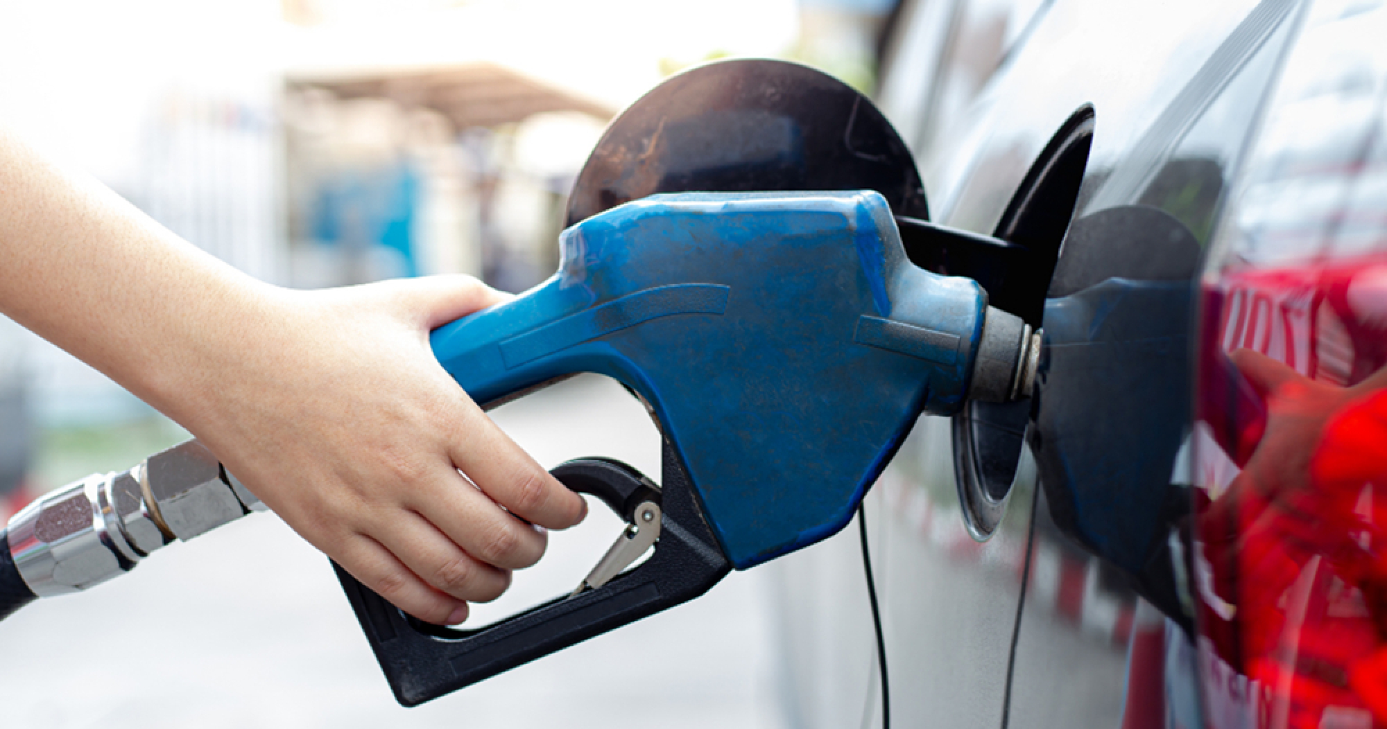 Crise du d&eacute;troit d'Ormuz : menace imminente de flamb&eacute;e des prix des carburants