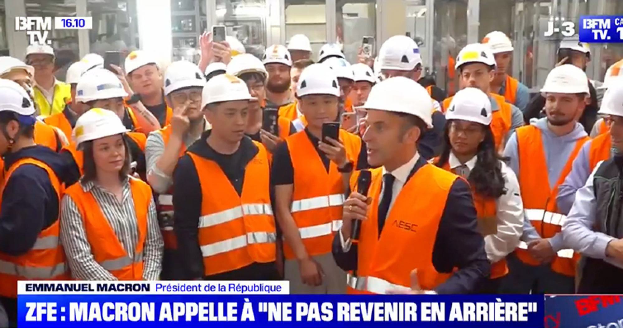 "Ne pas revenir en arri&egrave;re" sur les ZFE : le d&eacute;ni de d&eacute;mocratie d'Emmanuel Macron