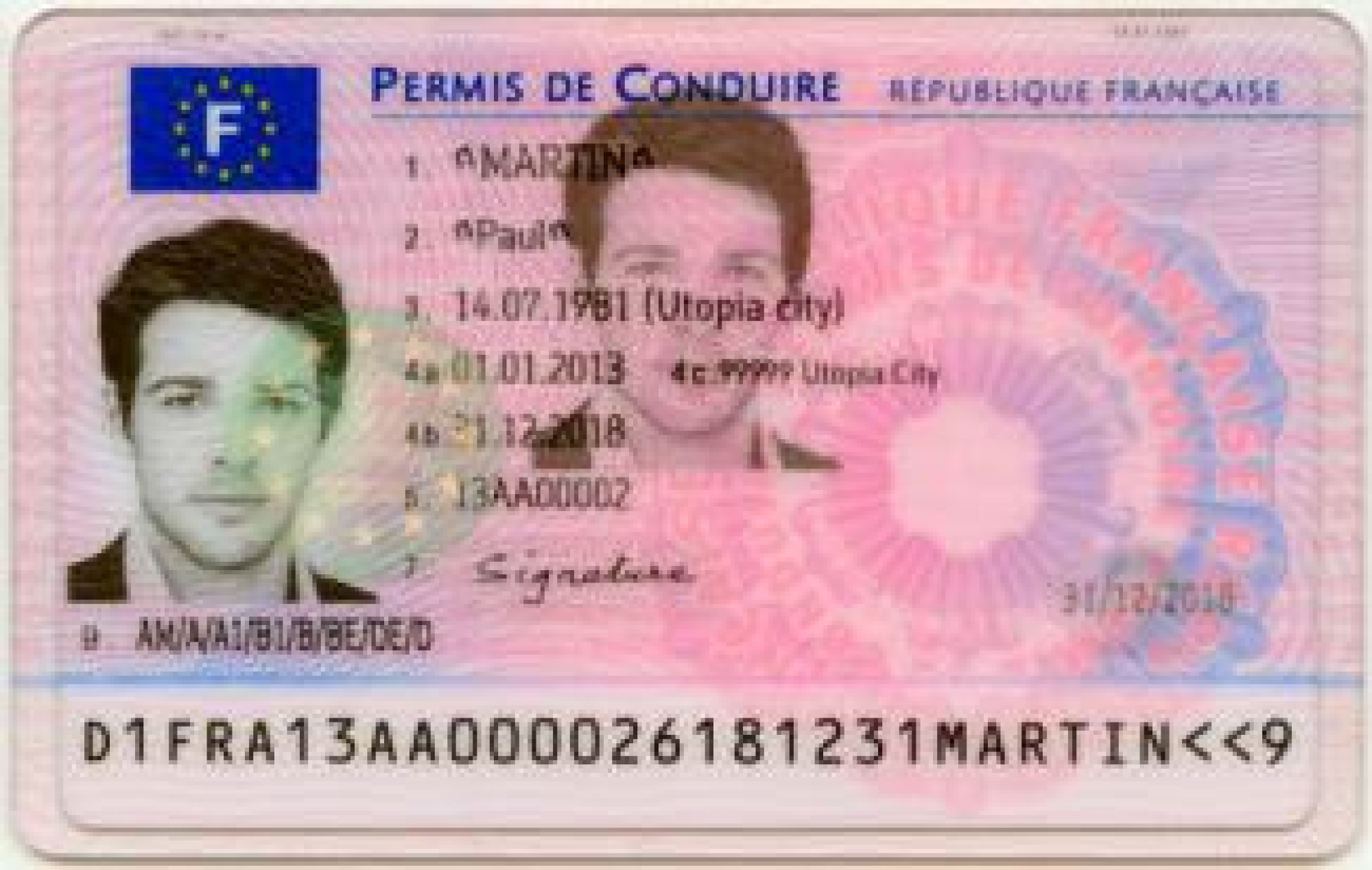 Nouveau permis de conduire : le c&eacute;l&egrave;bre papier rose en 3 volets tire sa r&eacute;v&eacute;rence
