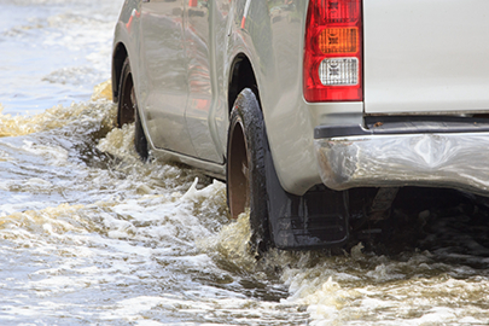 Inondations : les pr&eacute;cautions &agrave; prendre sur la route