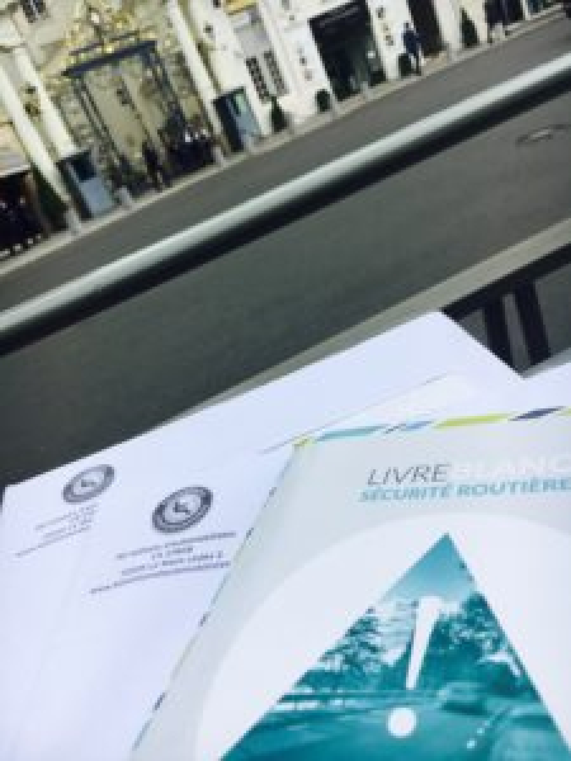 "40 millions d'automobilistes" remet son Livre blanc pour la s&eacute;curit&eacute; routi&egrave;re au ministre de l'Int&eacute;rieur