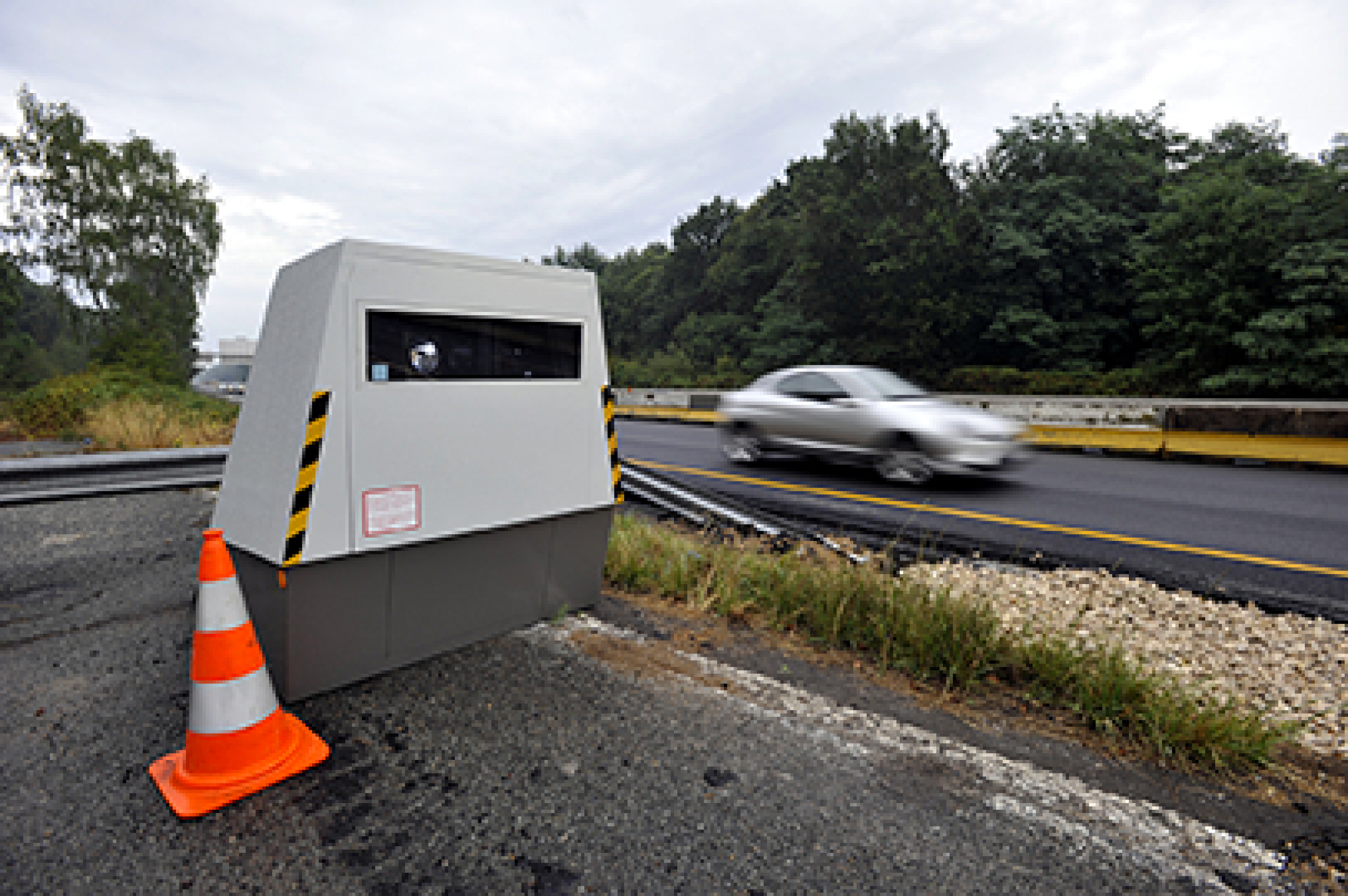 Des milliers d'automobilistes flash&eacute;s sur l'A86 : "40 millions d'automobilistes" demande l'amnistie au Pr&eacute;fet