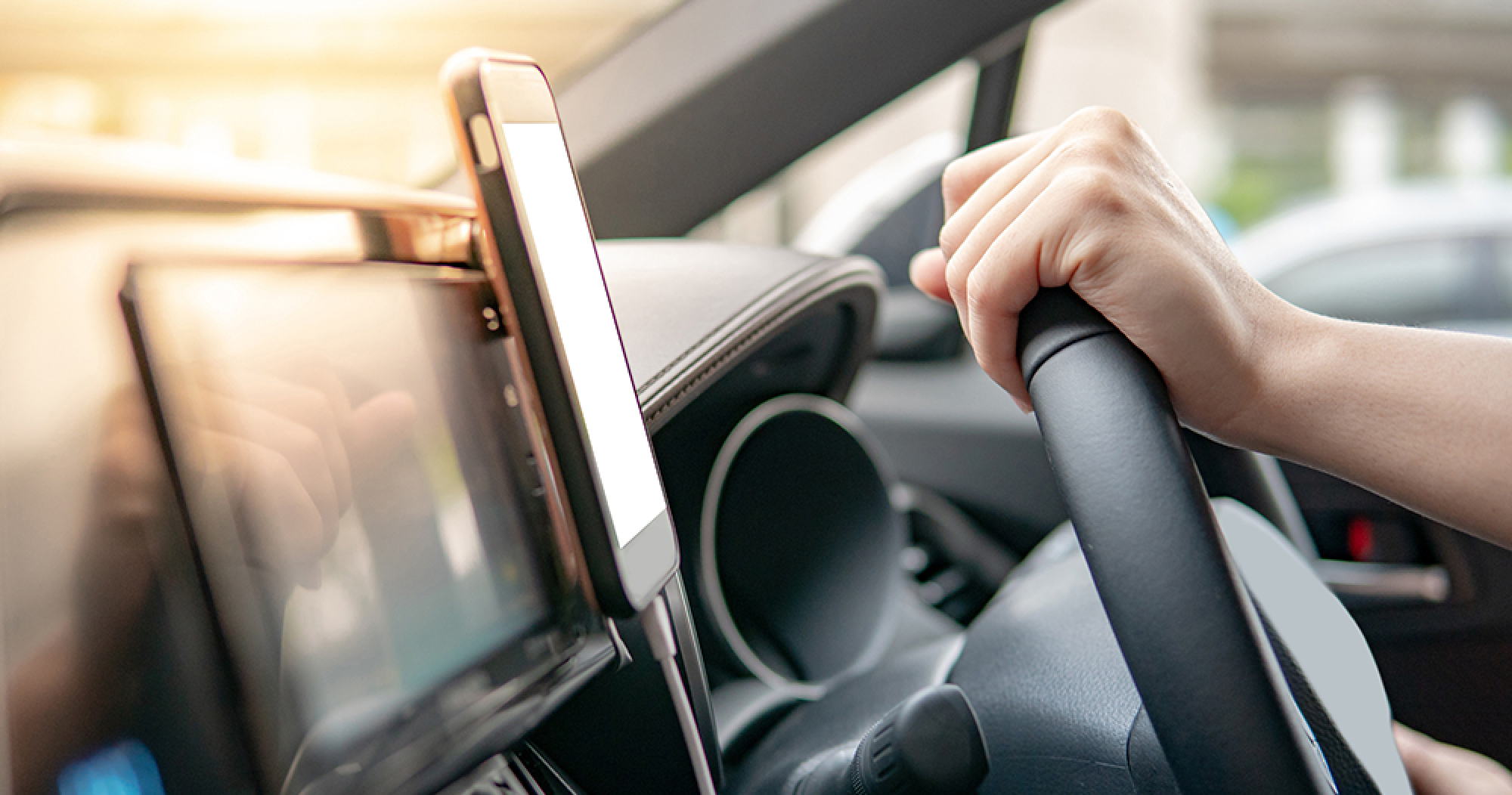 Dashcam, GPS, applications d&rsquo;aide &agrave; la conduite : que dit la loi ?
